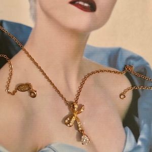 Bijoux Terner gold tone rhinestone bow w drop